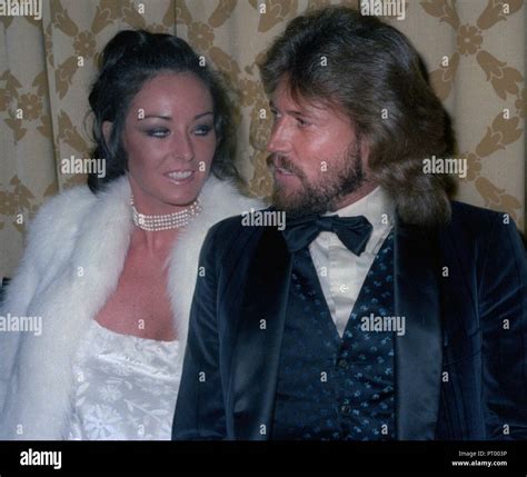 wanneer is barry gibb gestorven|barry gibb wife.